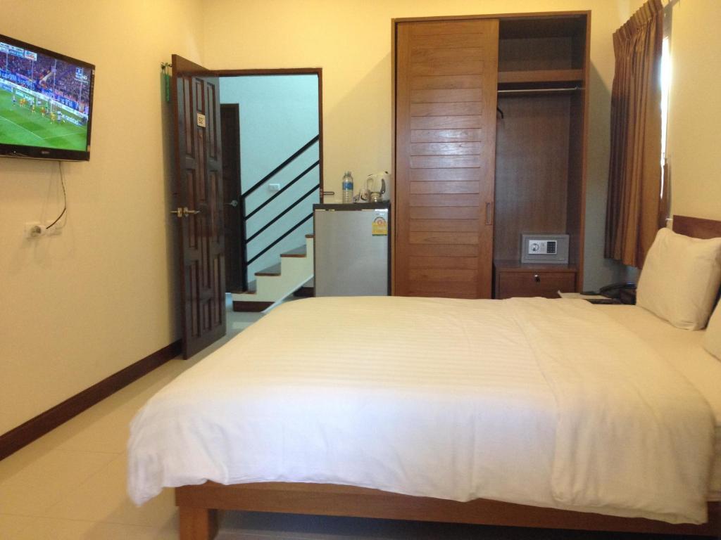 Huga Place Nai Harn Exterior photo